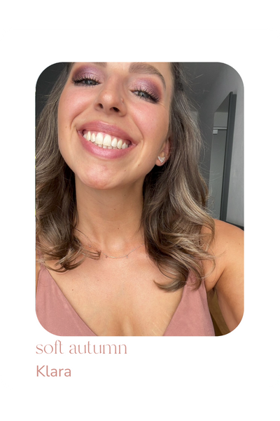 Klara in ihren Strahlefarben