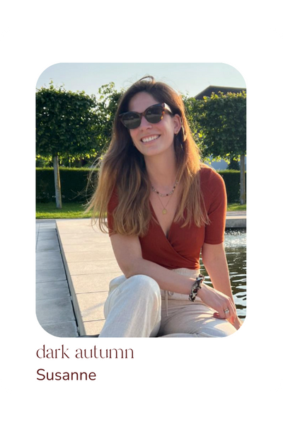 Susanne in ihren Strahlefarben